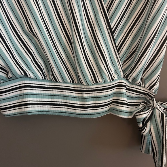 Cotton Bleu Striped Wrap Top - Green White Black Size Large NWOT - Picture 3 of 8